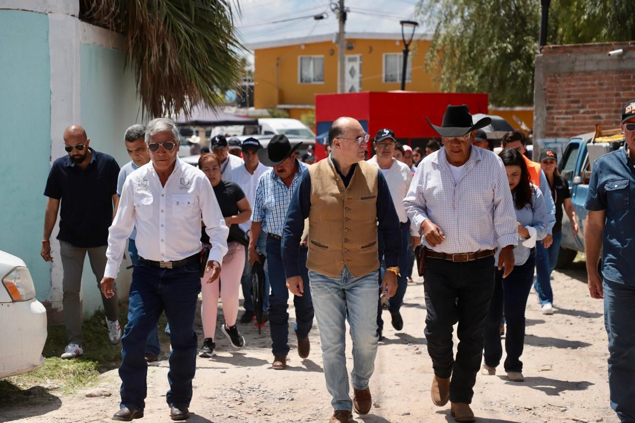 Lleva Enrique Galindo obras, servicios y atención social a comunidades de La Pila