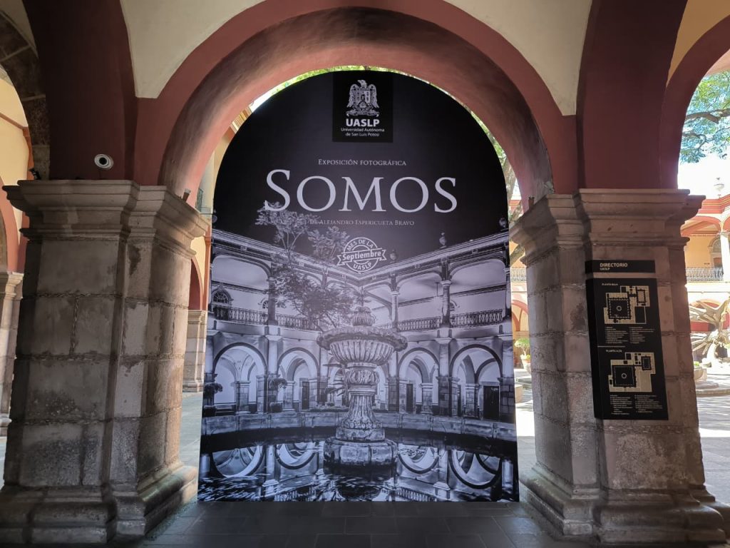 Últimos días para visitar la exposición fotográfica “Somos” en el Edificio Central de la UASLP