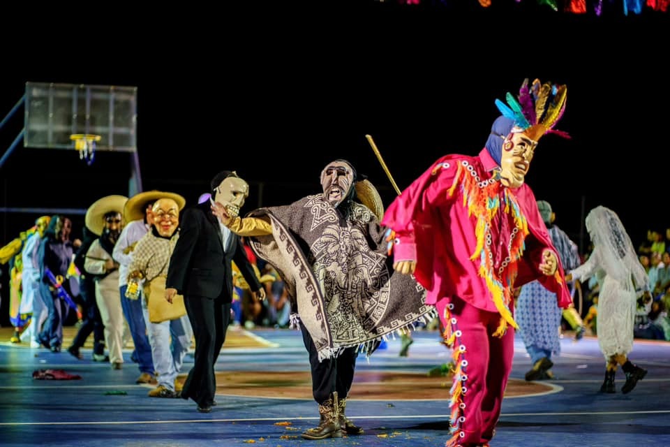 FEPZH preserva tradición del Xantolo con Concurso de Comparsas 2025 Prensa y difusión