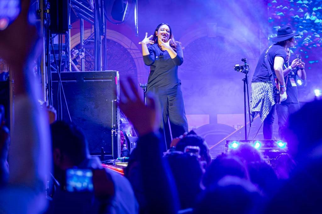 La intérprete de Lengua de Señas Mexicana Elizabeth Medina