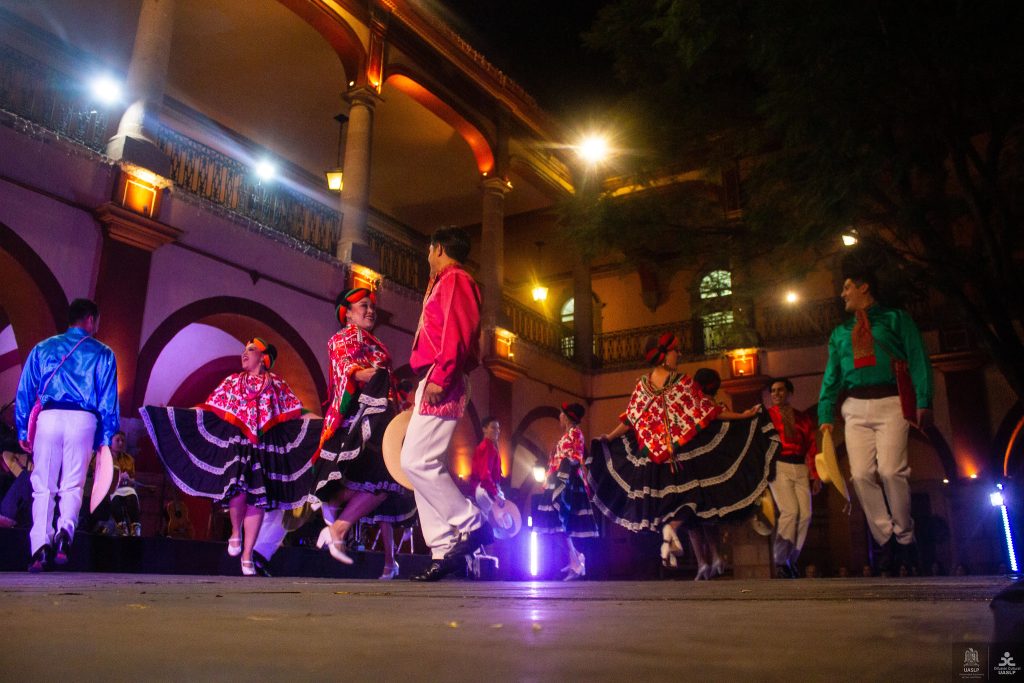UASLP celebra la Revolución Mexicana con música, danza y tradición en el Edificio Central
